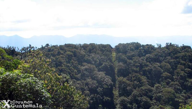 La cima del Volcán Chingo tiene delimitado el borde fronterizo entre Guatemala y El Salvador.