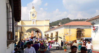La Calle del Arco, protagonista de cultura y fiesta en La Antigua Guatemala