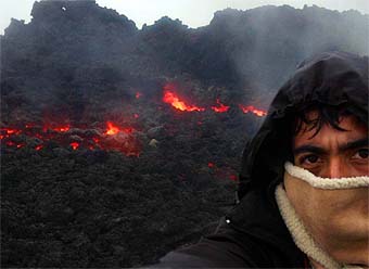 El candente cráter del volcán Fuego. Día 1
