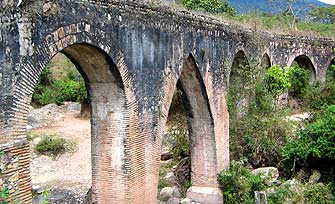 Arcos del acueducto de agua potable de Esquipulas.