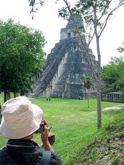 Nuestro amigo viajero vino desde Japón para visitar Tikal.