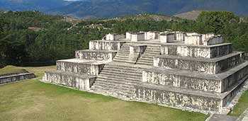 Un mundo maya debilitado y en conflicto facilitaría la conquista española. Foto: Zaculeu.